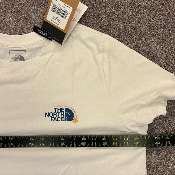 The North Face Women's White Tee Plus Size 2X Short Sleeves Crew Neck NWT $35 - Picture 8 of 16